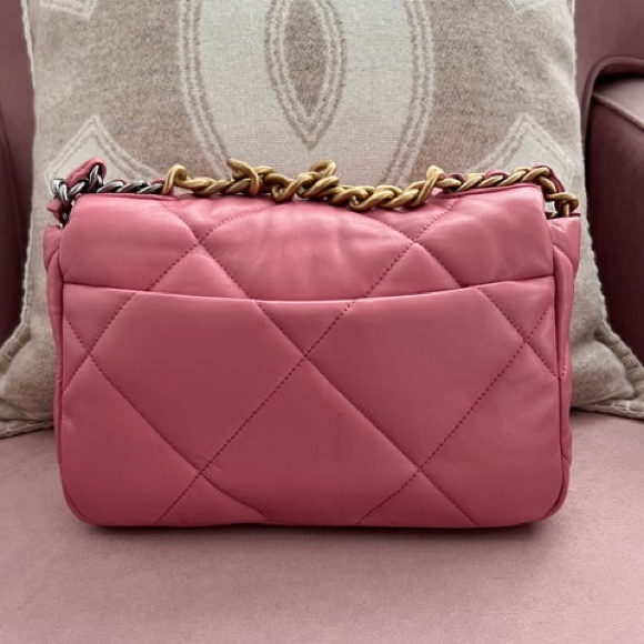 CHANEL 19 BAG (AUTHENTIC) - Picture 9 of 10